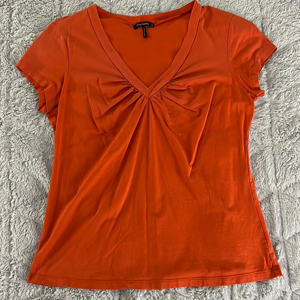 Daisy Fuentes rust-colored shirt, large